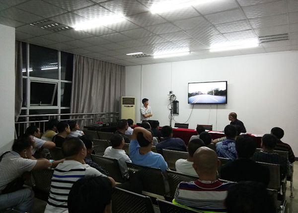 郴汽集團(tuán)永興分公司，全面?zhèn)鋺?zhàn)&ldquo;安全生產(chǎn)月&rdquo;&ldquo;安全生產(chǎn)萬里行&rdquo;活動