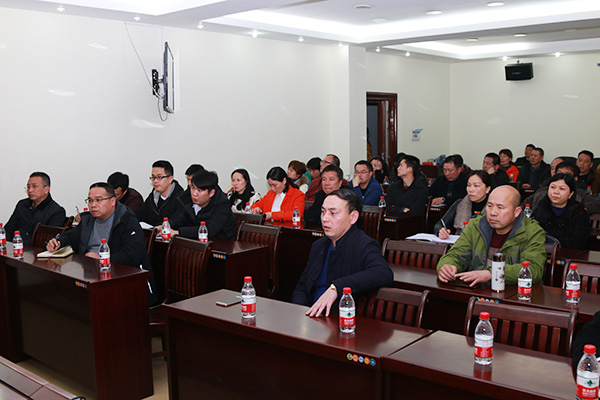 郴汽集團組織觀看《互聯(lián)網(wǎng)+傳統(tǒng)企業(yè) &mdash;&mdash;網(wǎng)絡轉(zhuǎn)型的戰(zhàn)略關鍵》專題視頻講座