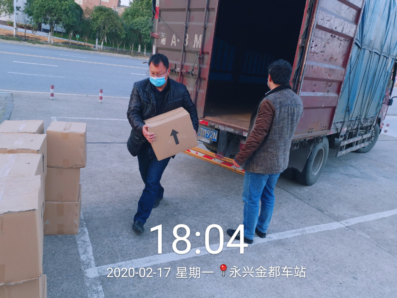 來自抗“疫”的溫暖 永興五星實驗學(xué)校捐贈永興分公司防疫物資 來自抗“疫”的溫暖 永興五星實驗學(xué)校捐贈永興分公司防疫物資